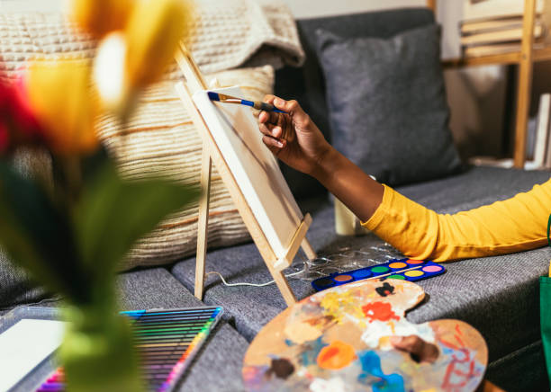 istock Charming girl painting  masterpiece on art canvas 1473148587