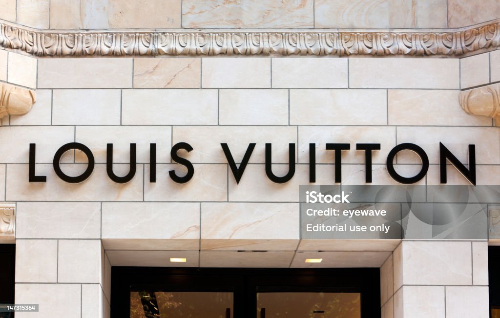 Louis Vuitton Store Sign Stock Photo - Download Image Now - Louis Vuitton -  Designer Label, Brand Name, Building Exterior - iStock