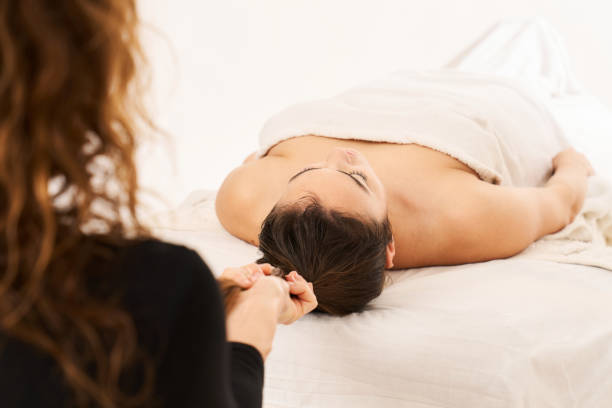 istock a woman doing a hair massage 1473170461