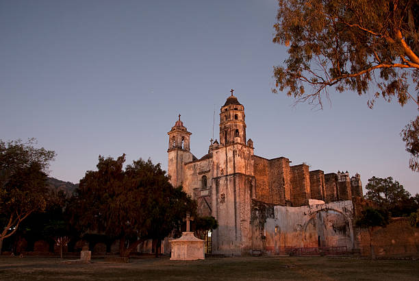 Tepoztlan Church Sunset in the main church in Tepoztlan Morelos morelos state stock pictures, royalty-free photos & images