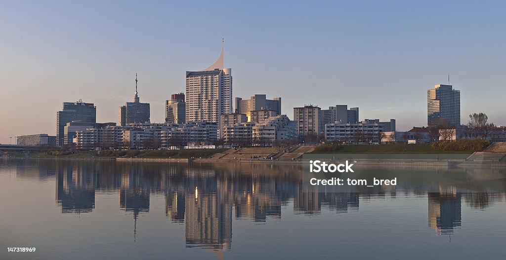 Rzeka panoramę Dunaj w Wiedniu (donaucity - Zbiór zdjęć royalty-free (Panorama miasta)