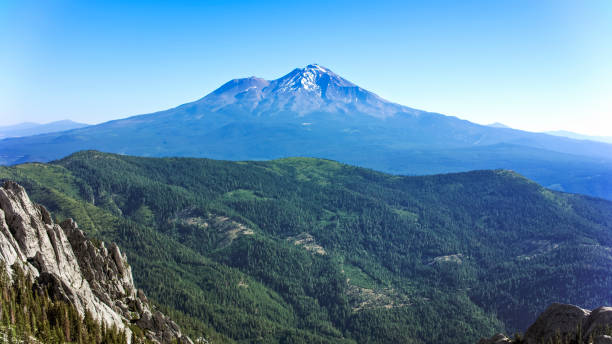 istock View of Mount Shasta 1473195834