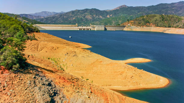 istock Shasta Dam on Shasta Lake 1473195879