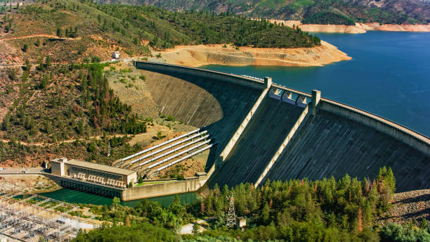 istock Shasta Dam on Shasta Lake 1473195895