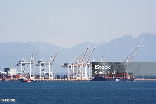 Porto De Vancouver Com Os Recipientes E Acoplar Guindaste - Fotografias de stock e mais imagens de Docas