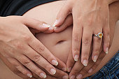 schwangere-junge-frau.jpg?b=1&s=170x170&k=20&c=swNiz5szI0PwfGWMeQT9UczVdmyAQS-fgYR0tjYsH7M=