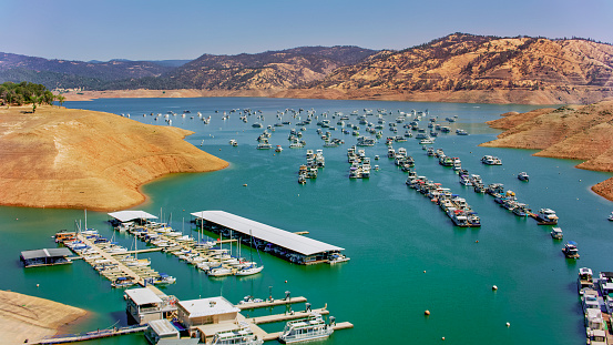 Aerial view of boats harboured in Bidwell Canyon Marina on Lake Oroville, Oroville, California, USA.