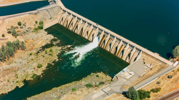 istock Lakeland Trailhead on dam 1473236461
