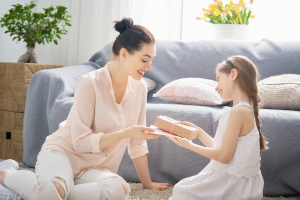 istock daughter is congratulating mom 1473239386
