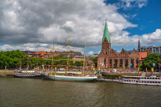 istock Bremen Germany, city skyline at Weser River with Martinianleger Pier 1473243864