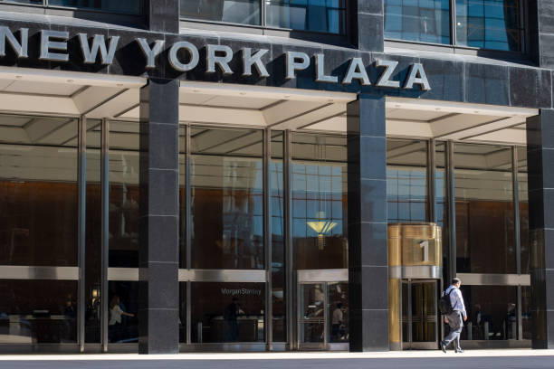 after work - morgan stanley headquarters photos et images de collection