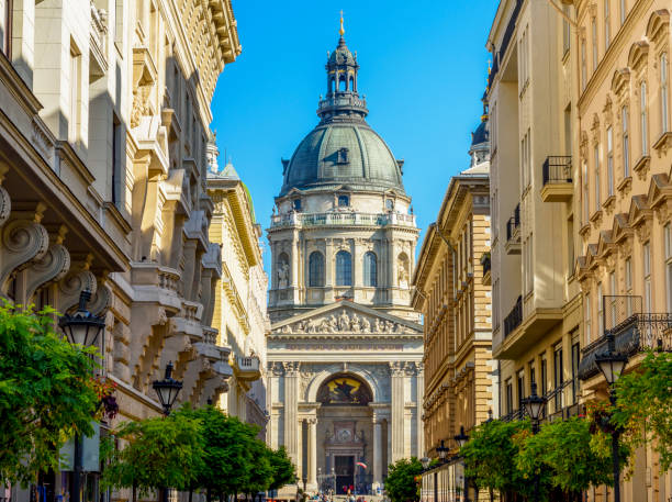 ハンガリー、ブダペストの聖シュテファン大聖堂(翻訳私は道、真実、そして人生です) - basilica building exterior built structure color image ストックフォトと画像