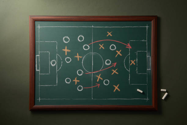 tácticas de fútbol en placa - board sports fotografías e imágenes de stock