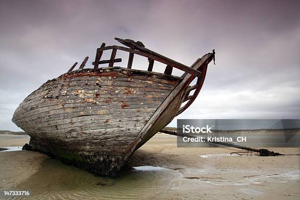 Relitto Su Bunbeg Beach - Fotografie stock e altre immagini di Relitto di nave - Relitto di nave, Acqua, Ambientazione esterna