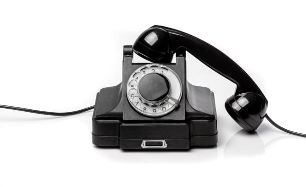 telefone preto vintage em um bachground branco. - telephone receiver - fotografias e filmes do acervo