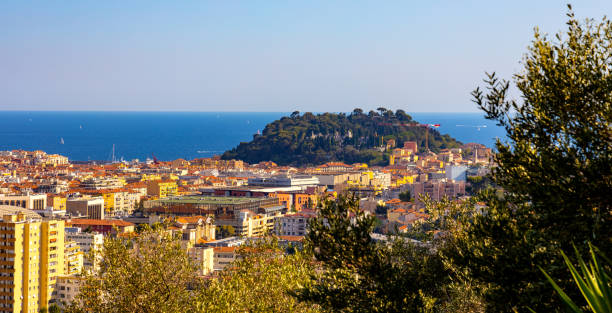 nice, france metropolitan view with colline du chateau castle hill, mont boron mountain, vielle ville, riquier and port districts - city of nice france beach panoramic imagens e fotografias de stock