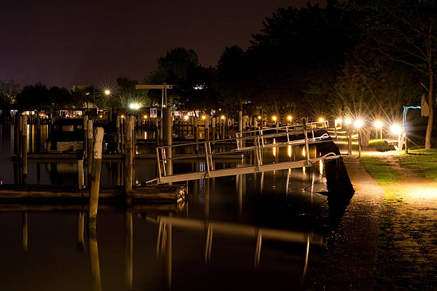 lagoa à noite - buio imagens e fotografias de stock