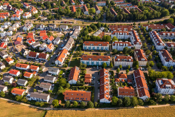 istock Red roof houses 1473364018