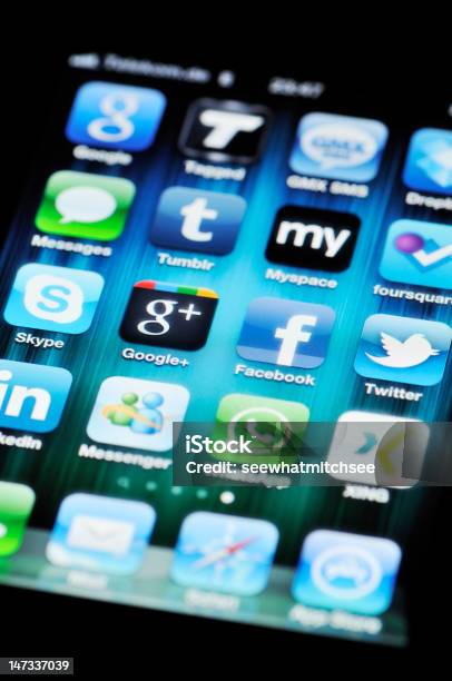 Mediów Społecznych Aplikacji Na Apple Iphone 4 - zdjęcia stockowe i więcej obrazów Aplikacja mobilna - Aplikacja mobilna, Apple Computers, Bez ludzi
