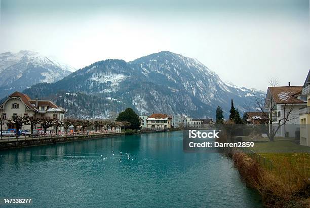 Fiume Aare Interlaken - Fotografie stock e altre immagini di Alpi - Alpi, Alpi svizzere, Ambientazione esterna