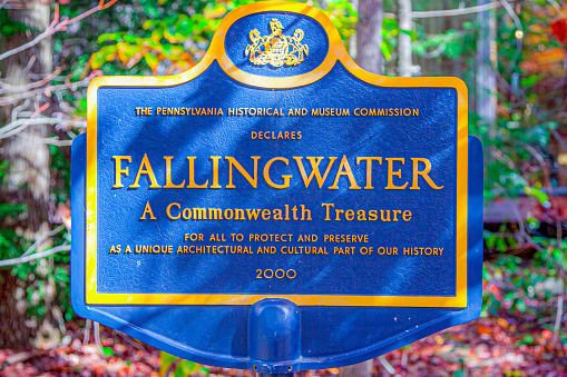 Highway marker to Fallingwater historic sight during the peak fall season.