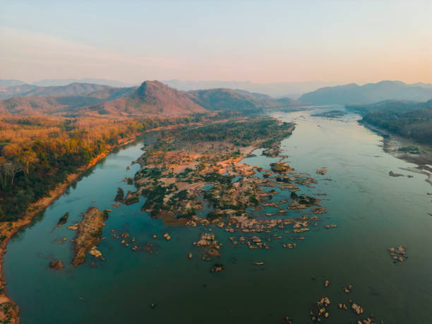 aerial view of tranquil scene of mekong river at sunset - luang phabang laos thailand mekong river imagens e fotografias de stock