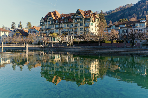 Scenic view of Aare River with footbridge, boardwalk and beautiful reflections in water at Swiss City of Thun. Photo taken February 21st, 2023, Thun, Switzerland.
