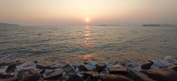 coucher de soleil sur le cyberport - south china sea photos et images de collection