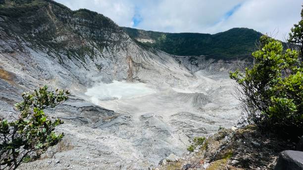 istock Mount Tangkupan Boat 1473479886