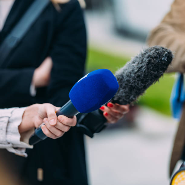 istock News reporters interviewing 1473510834