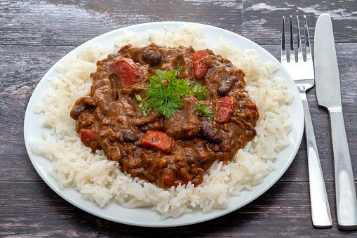 A plate of Chilli con carne with white long grain rice