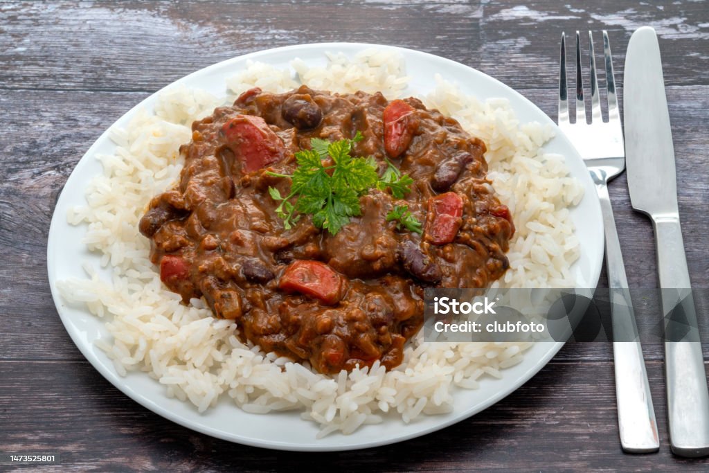 Chilli con carne served with white long grain rice A plate of Chilli con carne with white long grain rice Kidney Bean Stock Photo