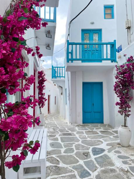 istock Mykonos street 1473552946