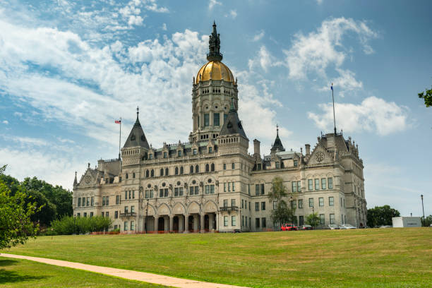 Connecticut State Capitol Government building in Hartford Hartford, Connecticut, USA July 21, 2022: Connecticut State Capitol Government building in Bushnell Park downtown Hartford Connecticut USA american hartford gold review how stock pictures, royalty-free photos & images