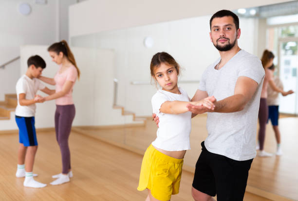 istock Dad and young daughter learning to dance waltz together 1473576175