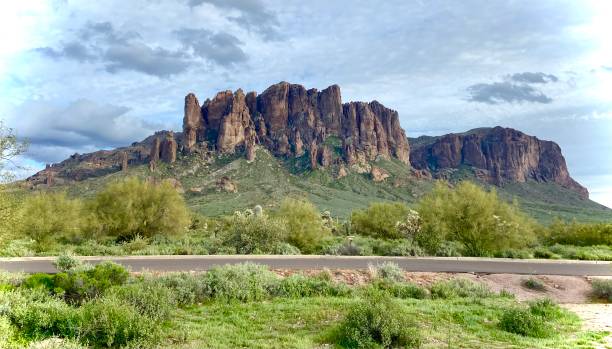 istock Superstition Mountain 1473618701