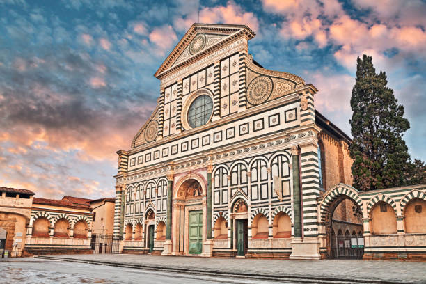 フィレンツェ、トスカーナ、イタリア:古代教会サンタマリアノヴェッラ大聖堂、ルネッサンスとゴシック様式のイタリアの芸術と建築の素晴らしい例 - italy ancient architecture art ストックフォトと画像