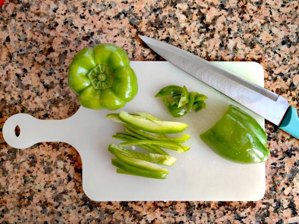 緑の色調の野菜 - green bell pepper green peppercorn green vegetable ストックフォトと画像