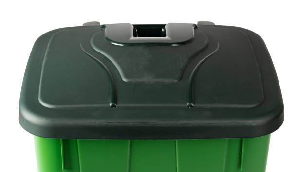 istock Green recycle bin isolated on white background 1473667831