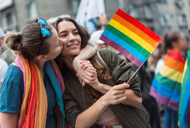 istock Kissing on the street 1473673002