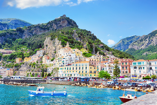 Vista de Amalfi desde el mar, Italia photo