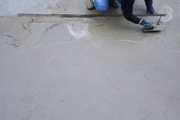 istock Workers plastering ready mixed concrete floor at the construction agency 1473682843