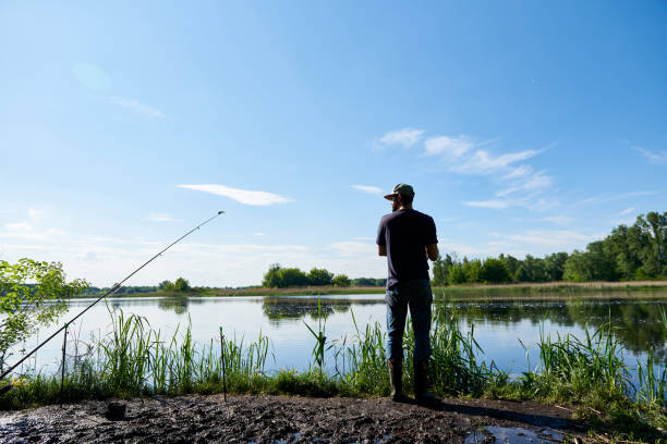 istock Fisherman standing in the side of the river 1473705486