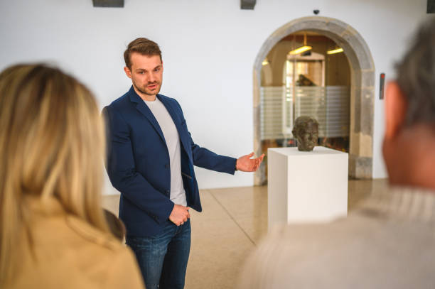 istock Individual Guidance at the Gallery 1473709938