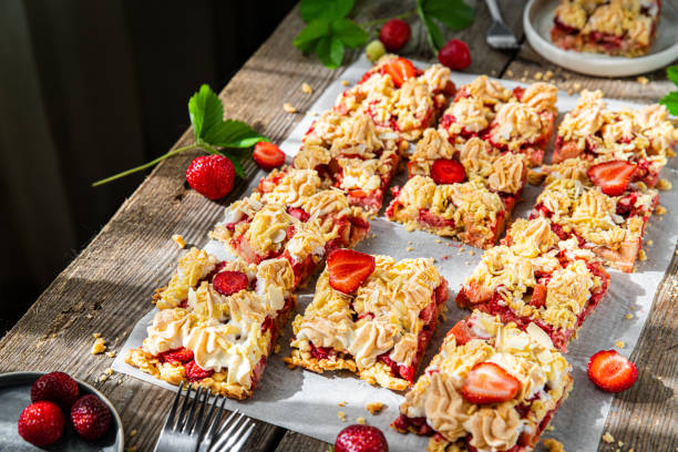 istock Strawberry and rhubarb crumble pie. 1473723475