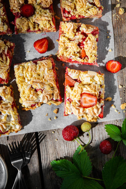istock Strawberry and rhubarb crumble pie. 1473723506