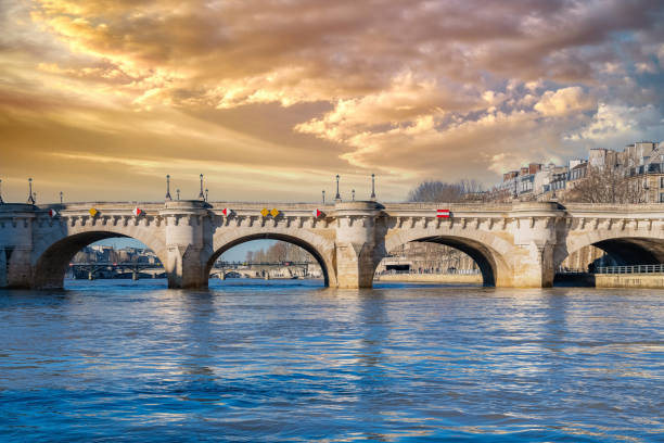 parigi, il pont-neuf sulla senna - henry iv foto e immagini stock