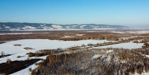 piękno syberii, pól i gór wokół jeziora bajkał - lake baikal lake landscape winter zdjęcia i obrazy z banku zdjęć