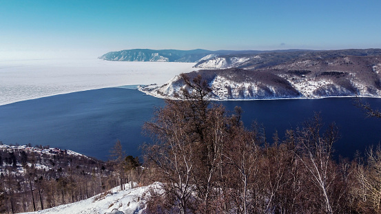 Die Schönheit Sibiriens Felder Und Berge Rund Um Den Baikalsee ...