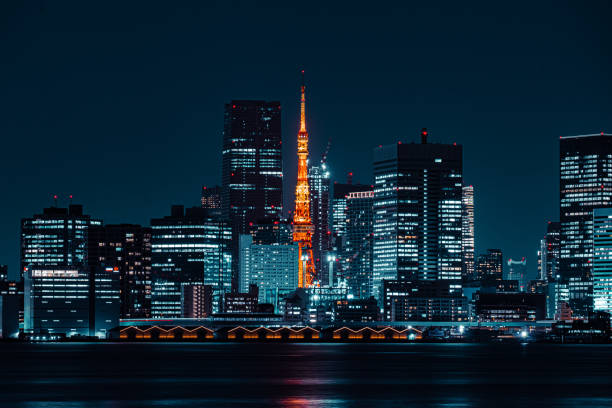 tokyo skyline bei nacht - japan tokyo tower tokyo prefecture tower stock-fotos und bilder